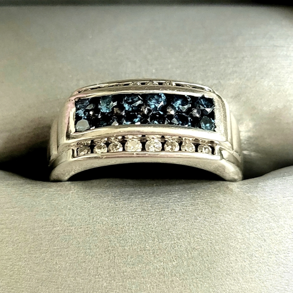 Men's 1 CT. T.W. Blue & White Diamond Band SZ 8